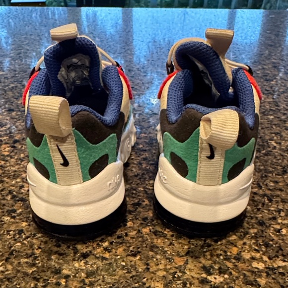 Nike 270 Child’s size 5  Multicolor Sneakers - Picture 3 of 5